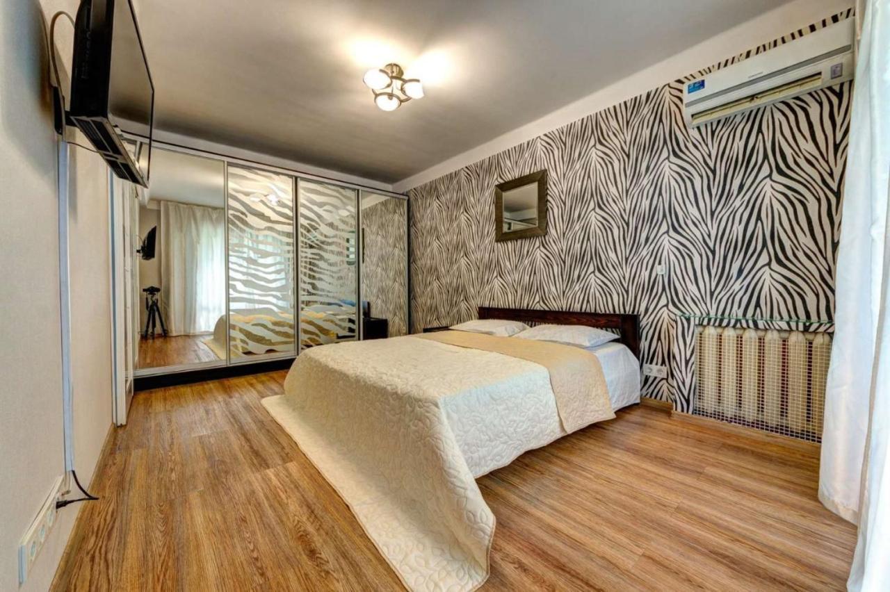 Excellent Apartment Druzhby Narodov Boulevard 3A. Lybedskaya Metro Station Kiev Extérieur photo