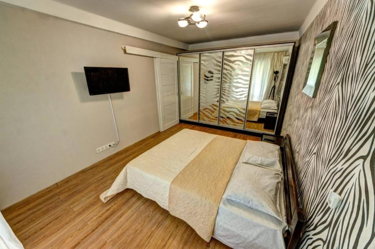 Excellent Apartment Druzhby Narodov Boulevard 3A. Lybedskaya Metro Station Kiev Extérieur photo